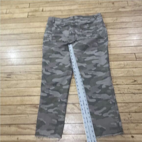 DEMOCRACY AB Technology Jeans Women 14 Camo Green Studded Capri Raw Hem - Picture 8 of 14